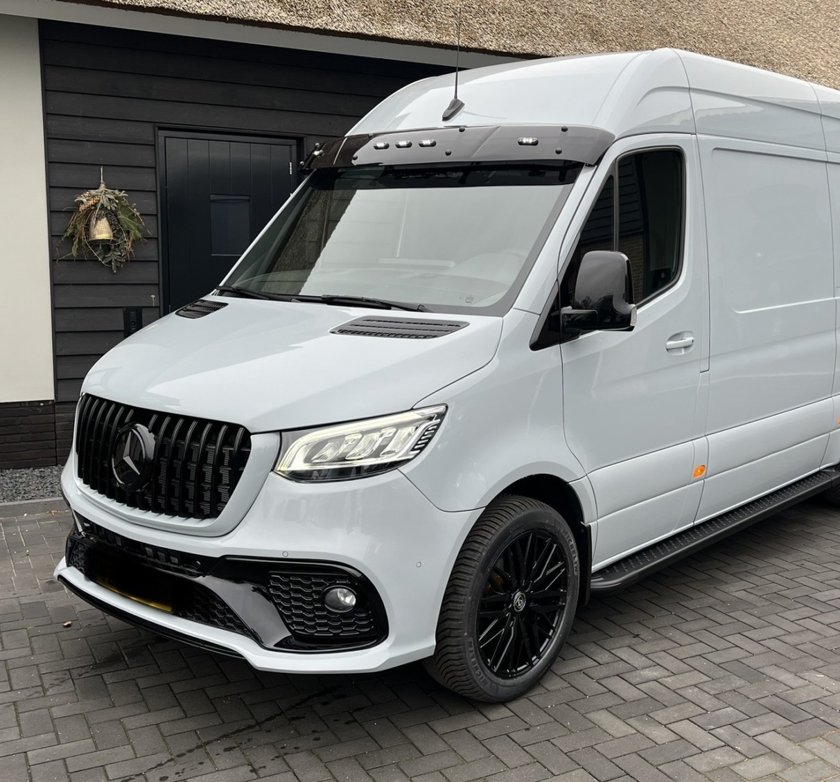 Zonneklep-Mercedes-Sprinter-906-907-VanStep-02